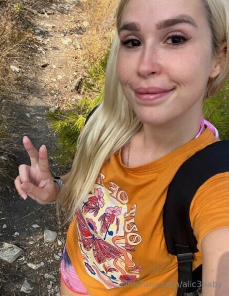 curvy blonde onlyfans art naked self-portrait