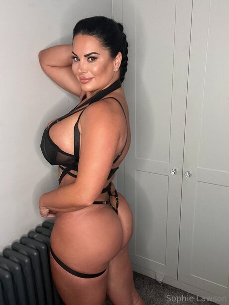 Sophie Lawson X nude on onlyfans