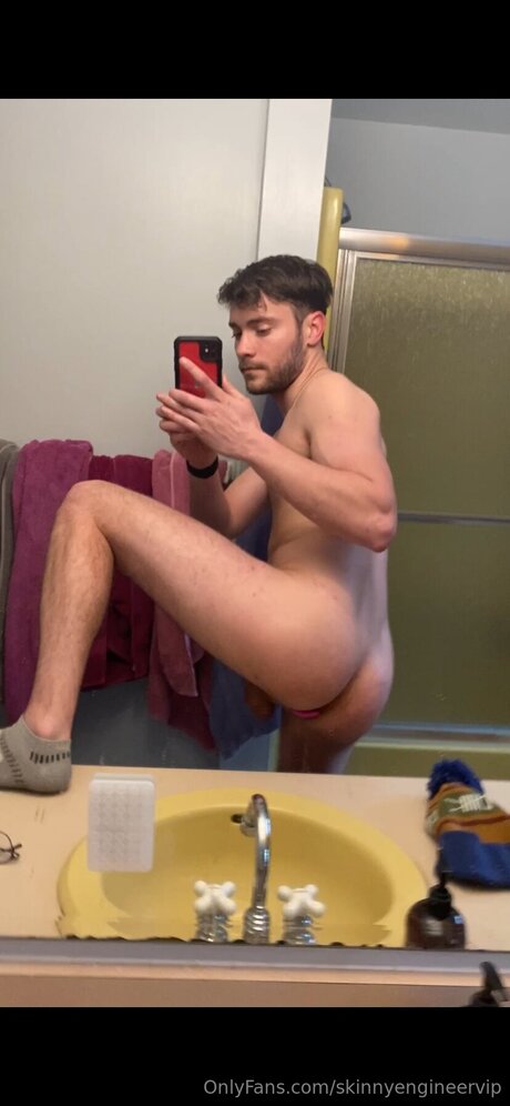 Skinnyengineervip onlyfans page