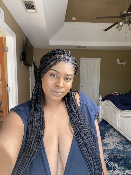 _Omi Stark onlyfans tits
