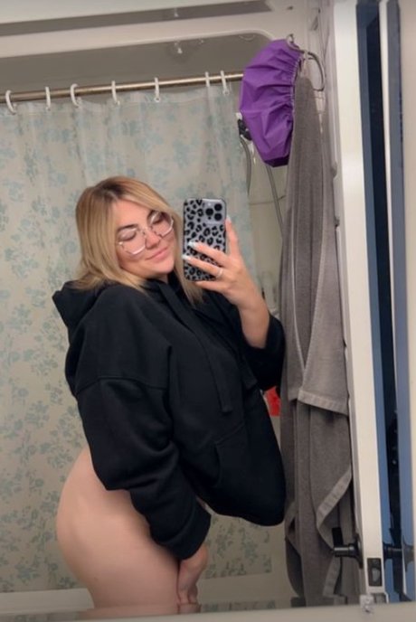 Busty Kait onlyfans model images