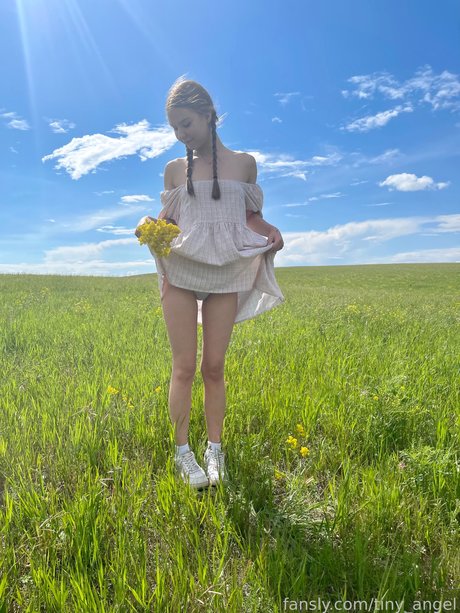 Tinyangelx_ onlyfans free content