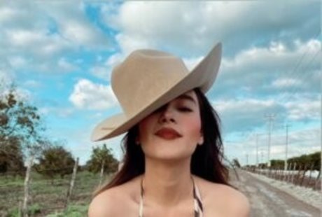 Nayvi Diaz nude onlyfans leak