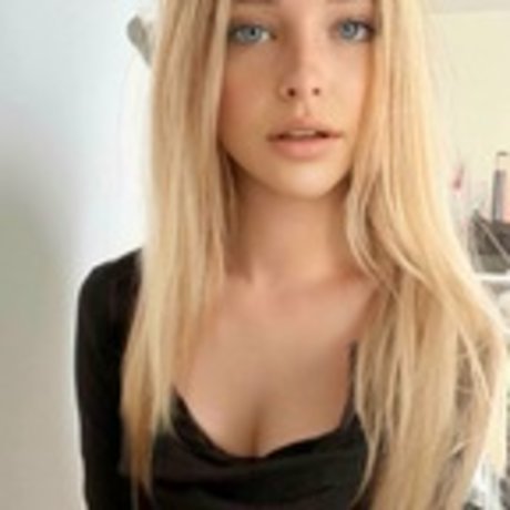 Sweet Little Mia_ onlyfans naked leak