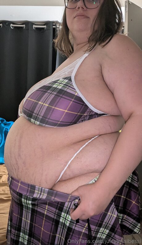 Juicyjessibessi onlyfans.