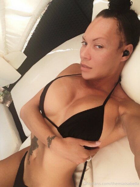 Themiaisabella only fans leaks