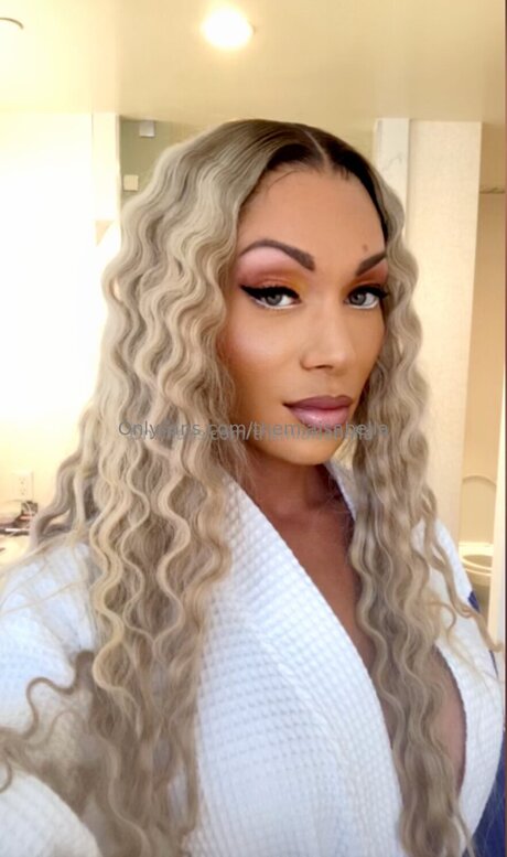 Themiaisabella only fans leaks