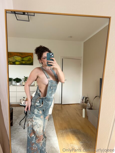 Curlyjoeee onlyfans desnuda