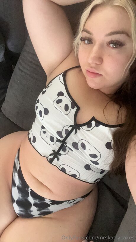 Mrskattycakes naked on onlyfans