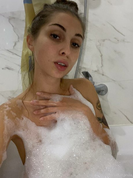 Aisux Aisultanax only fans pic