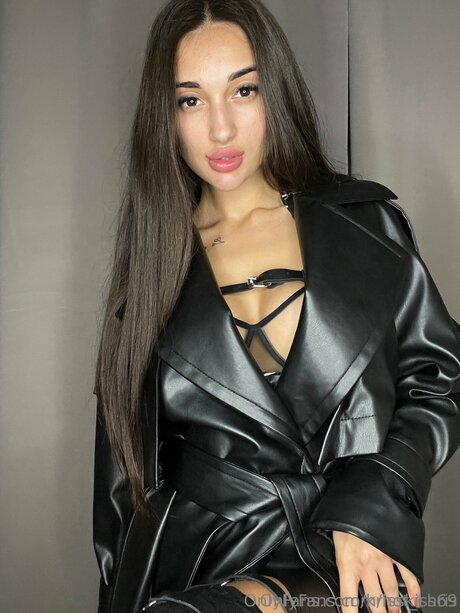 Krisskiss69 feet onlyfans