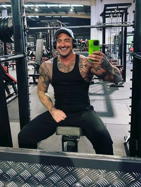 Aussiemenexhibit onlyfans leak ass