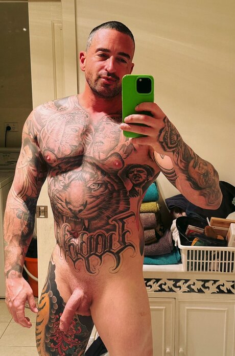 Aussiemenexhibit naked onlyfans