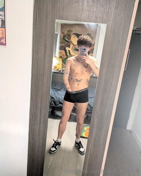 College Boy19 onlyfans tits