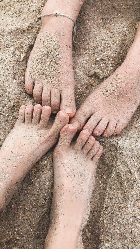 Lily Quinn onlyfans boobs