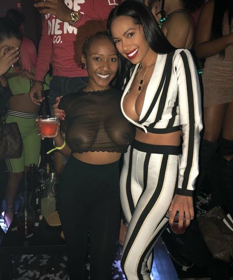 zolarmoon_ tits onlyfans