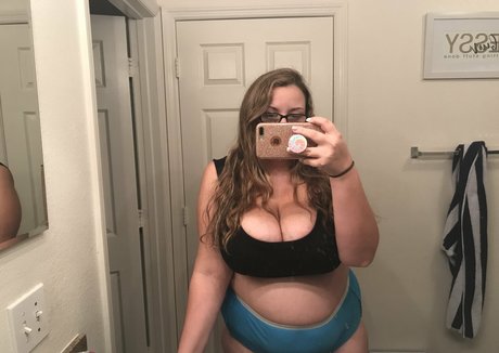 zoeykatexo2 nude leaked onlyfans