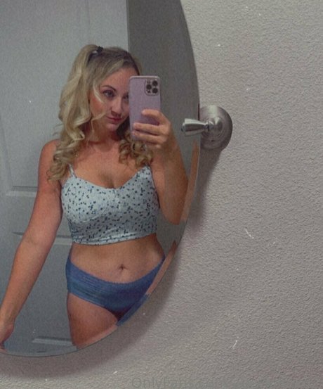 zoeykatexo2 onlyfans nudes