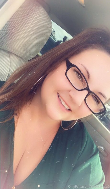 zoeykatexo2 tits onlyfans