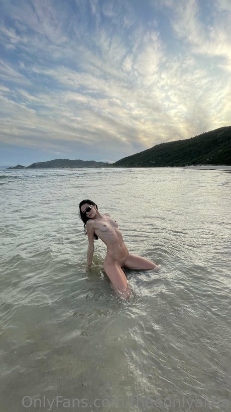 Alaiarosee Theeonlyalaia onlyfans strip