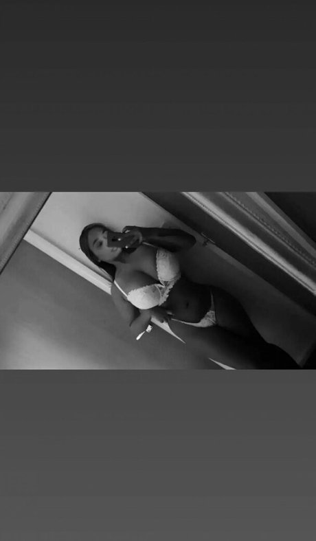 Zoe Leanne Cooper onlyfans leaked pics