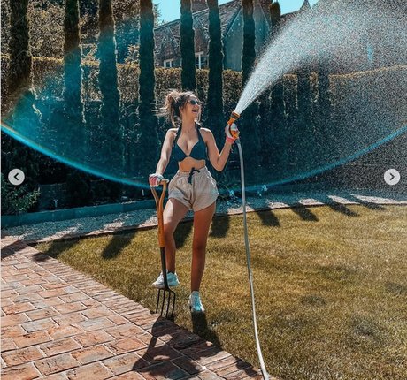 Zoe Sugg onlyfans leakes