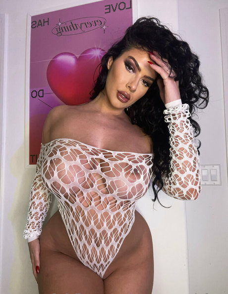 curvy kitty onlyfans erotic exposure