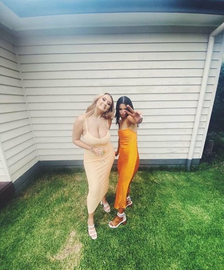 Zoe H only fans pics