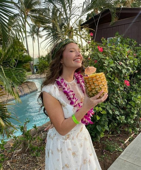 Zoe Colletti nude leaks onlyfans