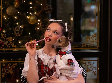 Zoe Colletti onlyfans desnuda