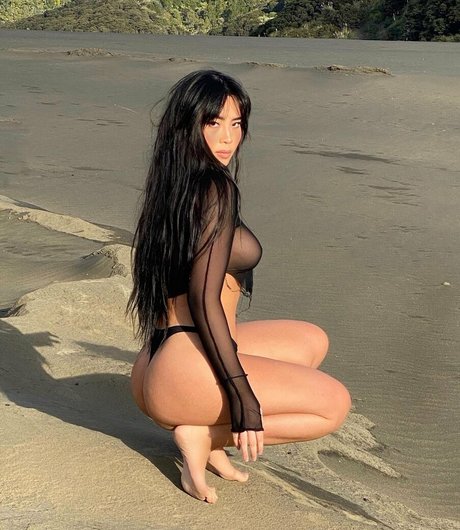 _estherng on onlyfans