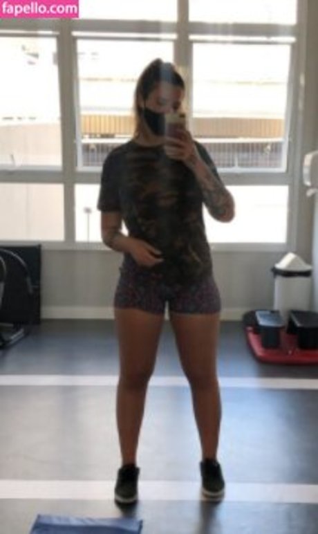 Elana Dara onlyfans lesk