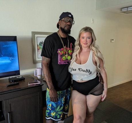 pawgdownthestreet121 onlyfans strip