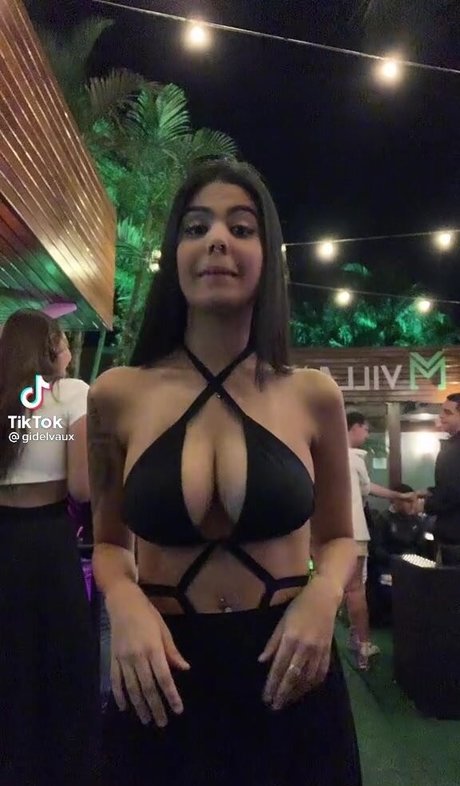 Giovanna Delvaux onlyfans creator