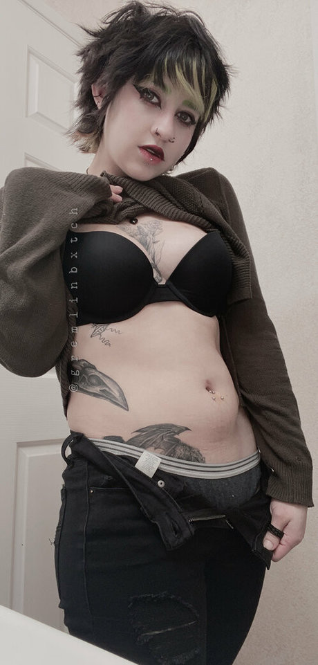 Gremlinbxtch strip onlyfans