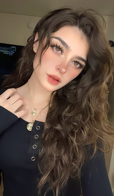 Aruuu nude on onlyfans