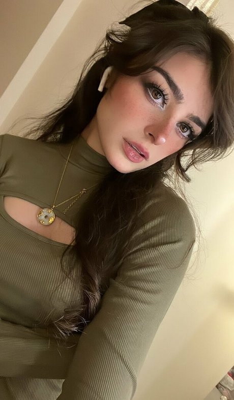 Aruuu only fans nude