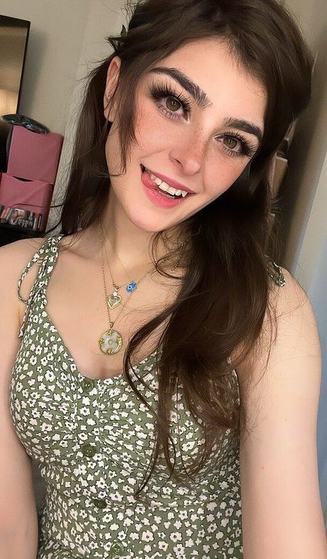 Aruuu onlyfans model photos