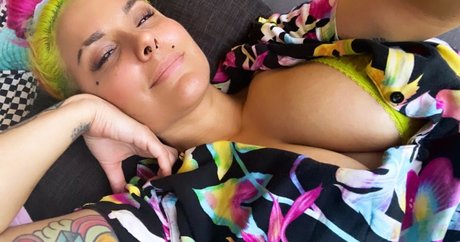 TheZombiUnicorn onlyfans content type