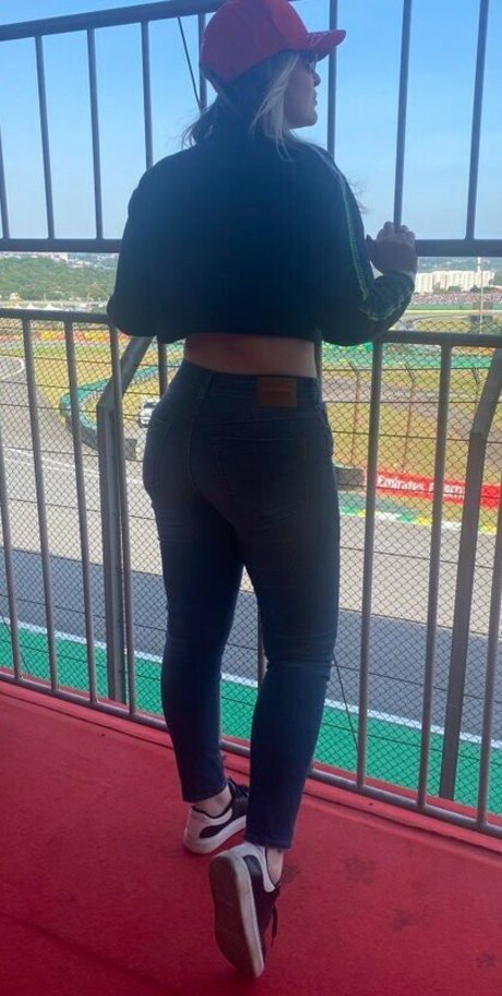 Nahzinhaa onlyfans striptease