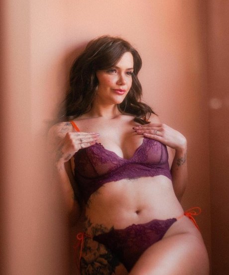 Marcela McGowan hot onlyfans