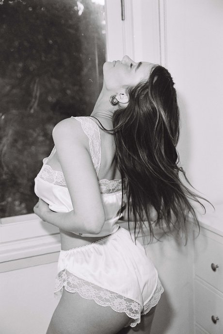 Ella Cervetto onlyfans model photos