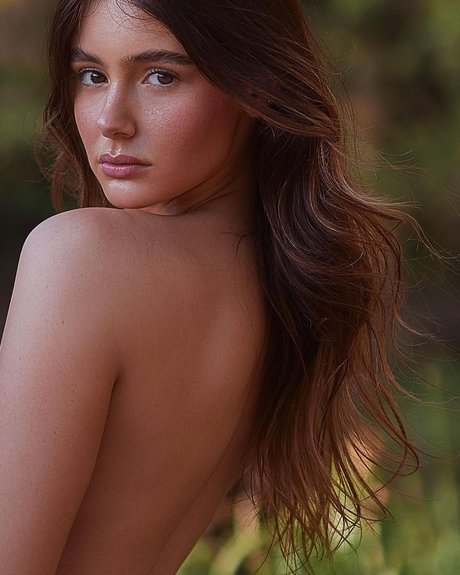 Ella Cervetto onlyfans model photos