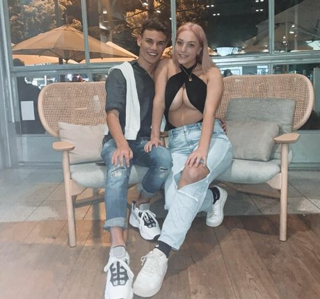 Alanna Pow onlyfans desnuda