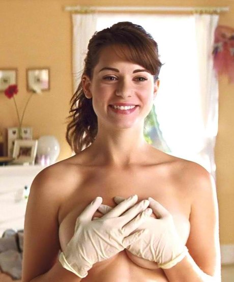 Lyndsy Fonseca nsfw onlyfans