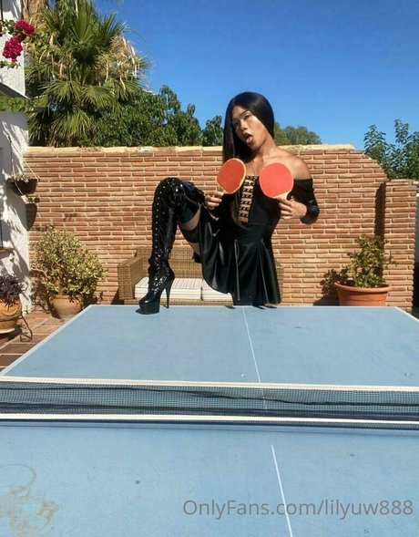 ts lilyuw88 onlyfans fotos