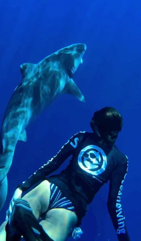 gay shower onlyfans beautiful pic