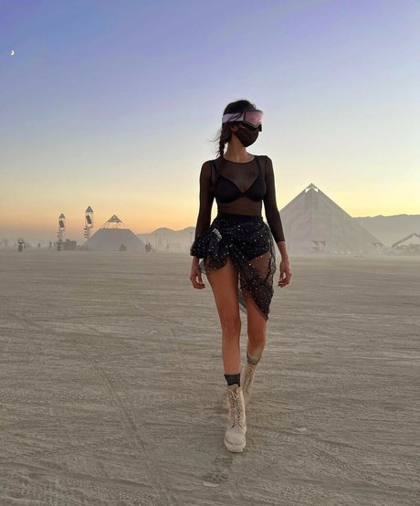 Nina Dobrev onlyfans leaks