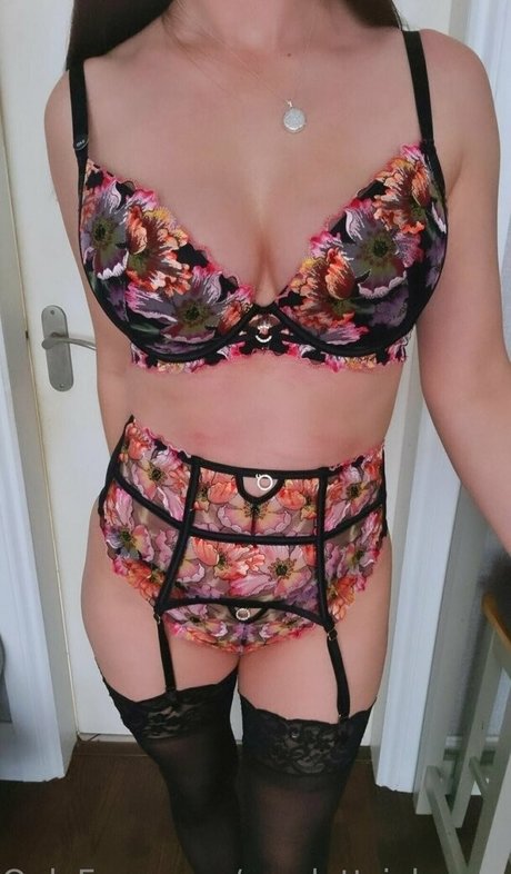 scarlett johnson24 onlyfans explicit content