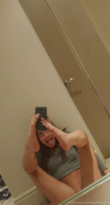 Sophia Sultry onlyfans boobs